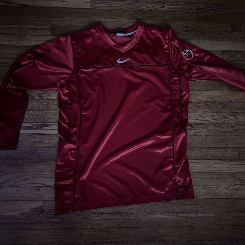 Men’s Nike longsleeve in color Red, jersey style